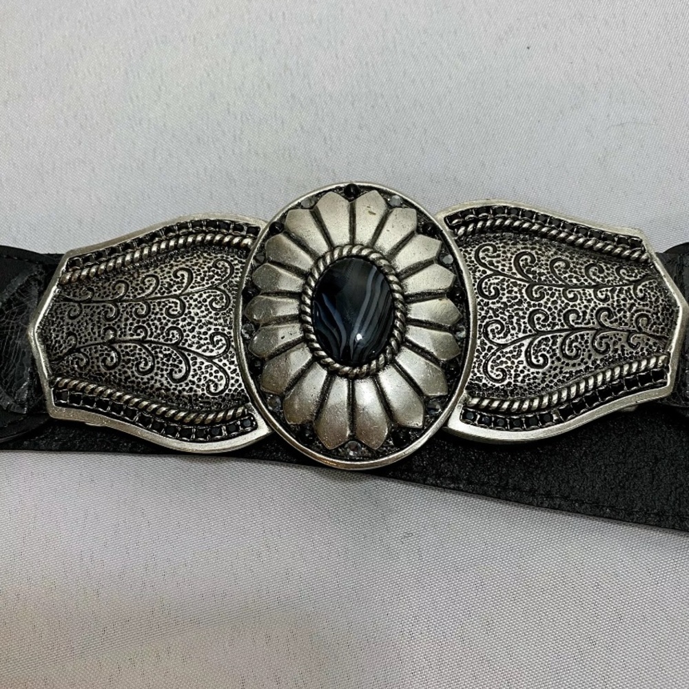 Leatherock Medallion Onyx Carving embellishments